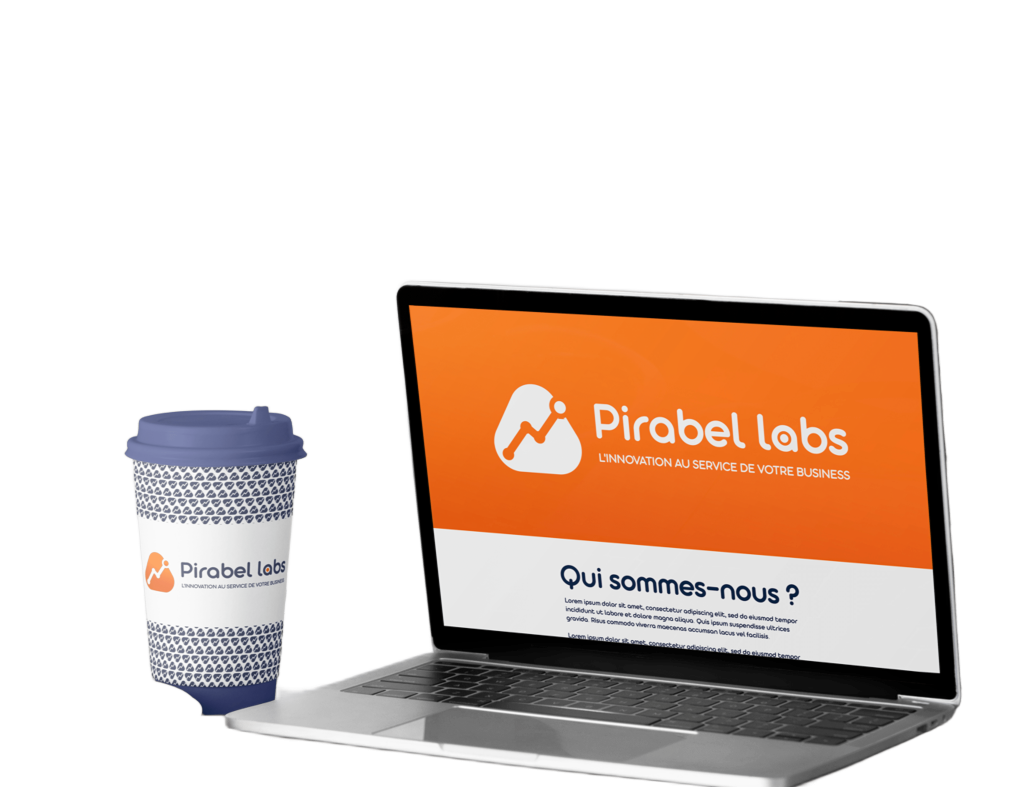 Ordinateur contenant le logo et le nom de l'agence marketing Pirabel Labs